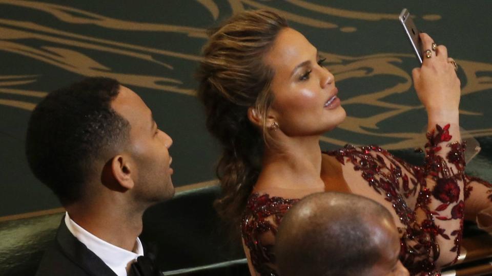 Chrissy Teigen, a model who became an even more popular celebrity through her prolific and often humorous use of social media, just dealt Snapchat a blow.