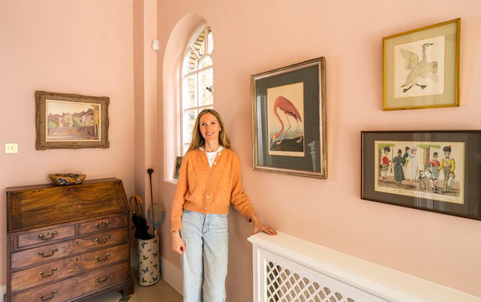 Anna in her controversial pink hallway