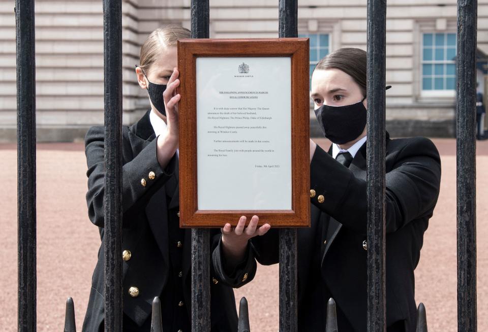 TOPSHOT - An official notice announcing the death of Britain's Prince Philip, Duke of Edinburgh is placed on the gates of Buckingham Palace in central London on April 9, 2021. - Queen Elizabeth II's husband Prince Philip, who recently spent more than a month in hospital and underwent a heart procedure, died on April 9, 2021, Buckingham Palace announced. He was 99. (Photo by Ian West / POOL / AFP) (Photo by IAN WEST/POOL/AFP via Getty Images)