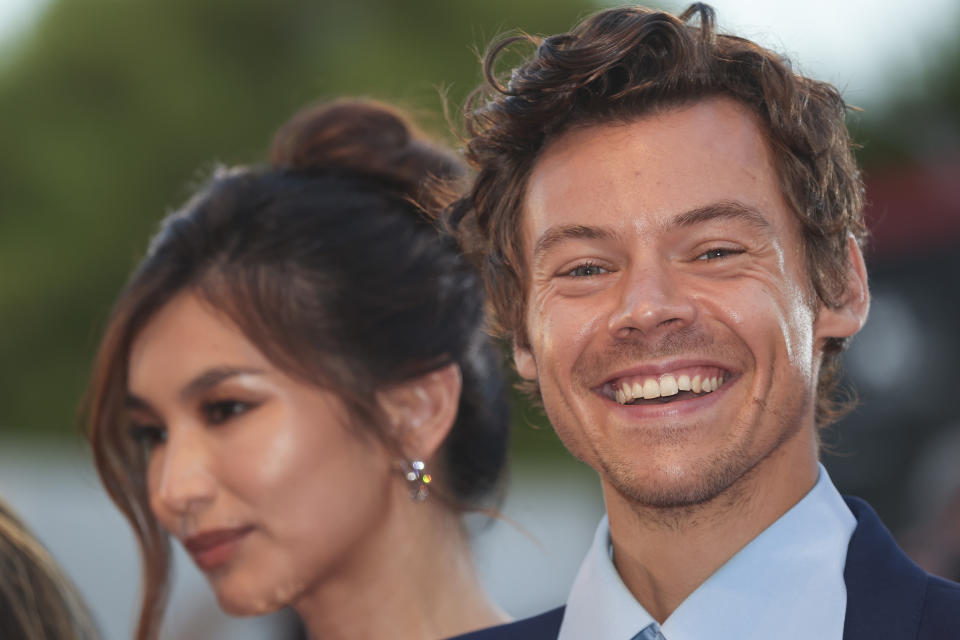 Harry Styles posa a su llegada al estreno de “Don't Worry Darling” en la 79a edición del Festival de Cine de Venecia en Venecia, Italia, el lunes 5 de septiembre de 2022. (Foto Joel C Ryan/Invision/AP)