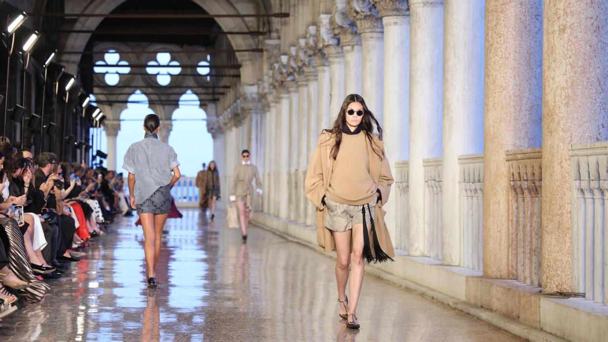 venice, italy june 11 a model walks the runway at the max mara resort 2025 at piazza san marco on june 11, 2024 in venice, italy photo by daniele venturelliwireimage