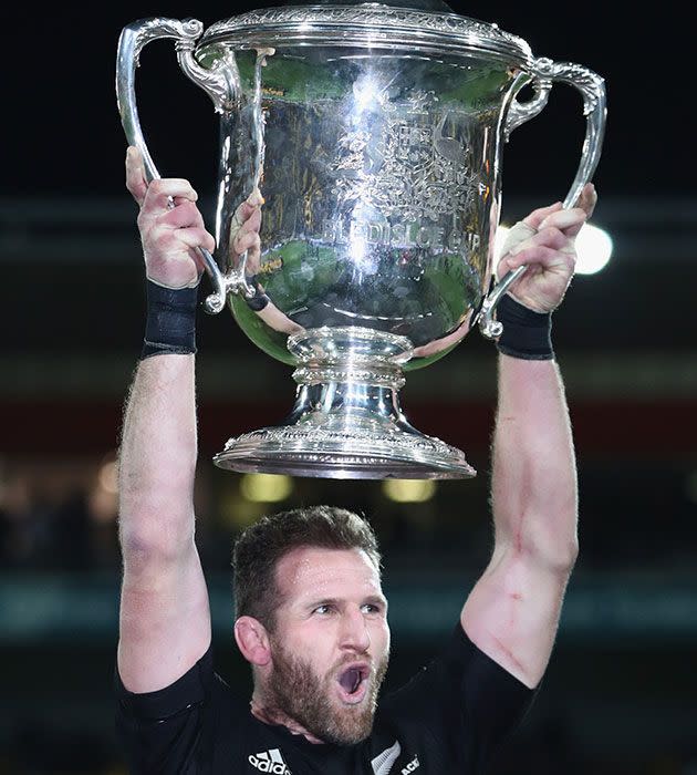 Captain Kieran Read holds up the Bledisloe Cup. Source: Getty.