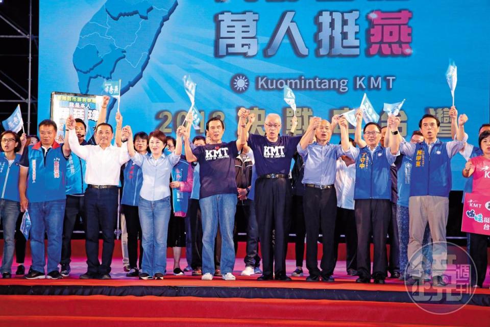 國民黨喊出「決戰中台灣」，黨內天王、六都參選人14日在台中合體造勢。
