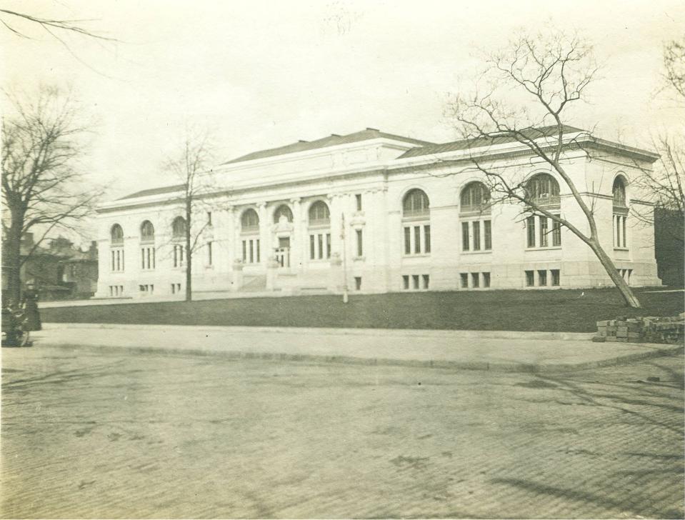 A black and white photographic image of the Carnegie public library, recently after construction.  Currently, the Columbus Metropolitan Library's Main Library. Time Period	
1901-1910