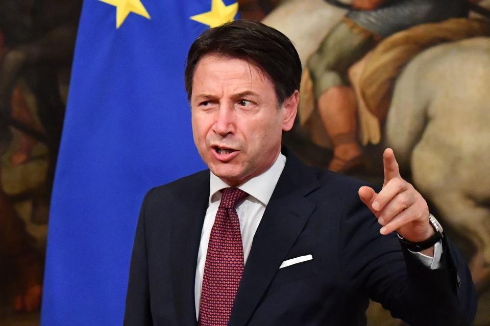 Conte sfida Renzi: "Come posso stare sereno?"