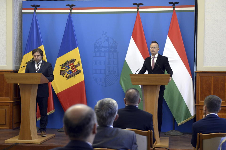 Moldovan Deputy Prime Minister and Minister of Economic Development and Digitalization Dumitru Alaiba, left, and Hungarian Minister of Foreign Affairs and Trade Peter Szijjarto, right, address the media during a press conference following their meeting in Budapest, Hungary, Wednesday, Oct. 4, 2023. (Attila Kovacs/MTI via AP)