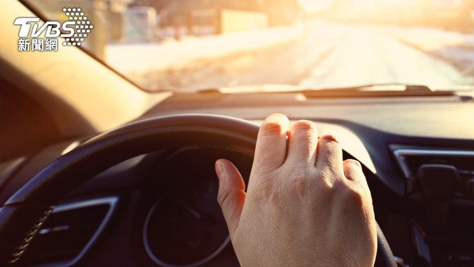 隨著大眾運輸工具的出現，現代人買車的需求則降低。（示意圖／shutterstock達志影像）