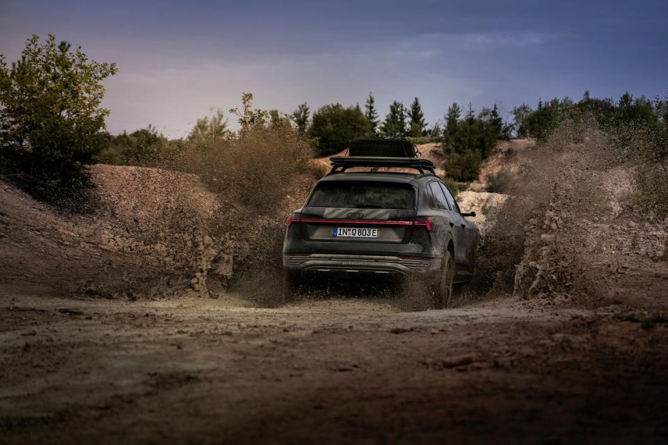 audi q8 e tron edition dakar on dirt