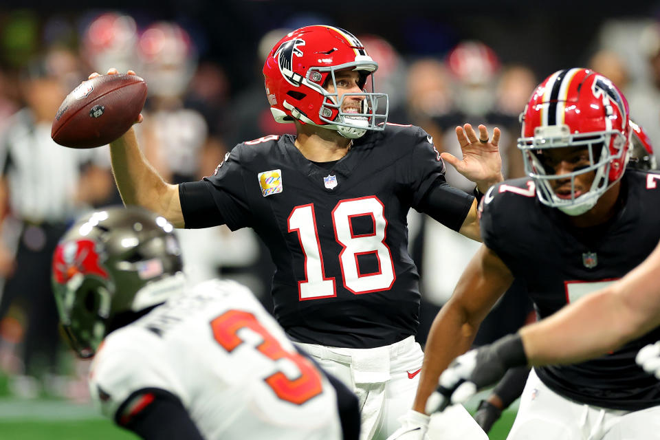 Kirk Cousins ​​​​dari Atlanta Falcons memainkan pertandingan besar melawan Tampa Bay Buccaneers. (Foto oleh Kevin C. Cox/Getty Images)