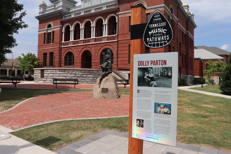 A statue of Dolly Parton in her hometown of Sevierville, Tennessee, outside the courthouse.