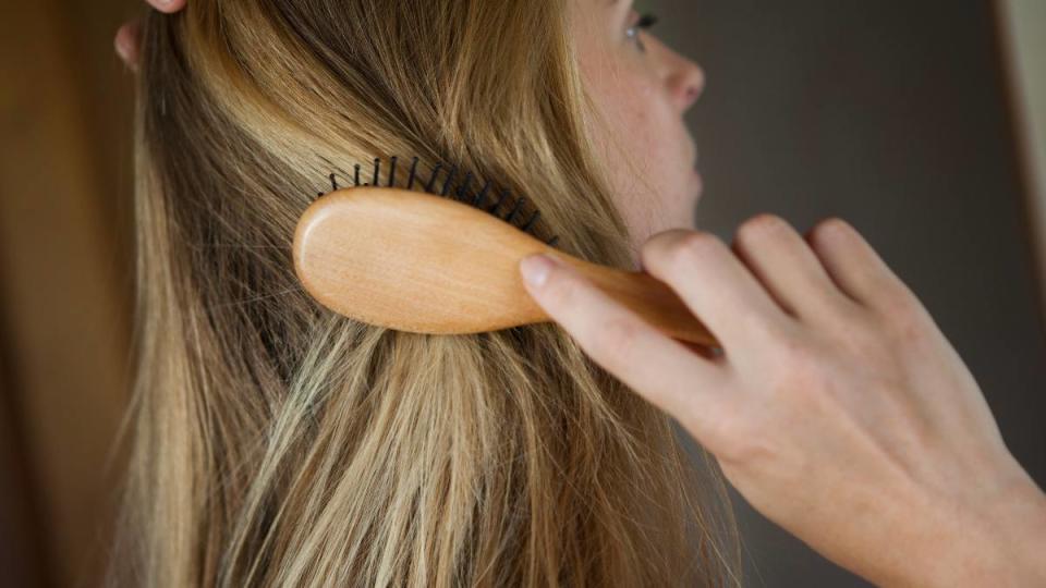 Uses for Pantyhose: Easily de-hair a brush