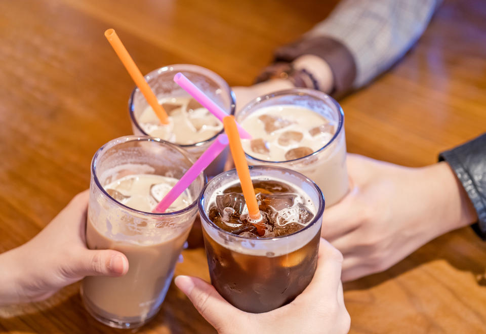 台灣手搖飲選擇眾多，不管是甜度還是冰塊都能調整，廣受許多民眾喜愛。（示意圖／Getty Images）