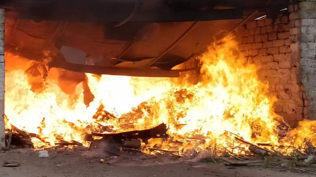 Fire at the scene of the strike in Nikopol district. Photo: Serhii Lysak on Telegram