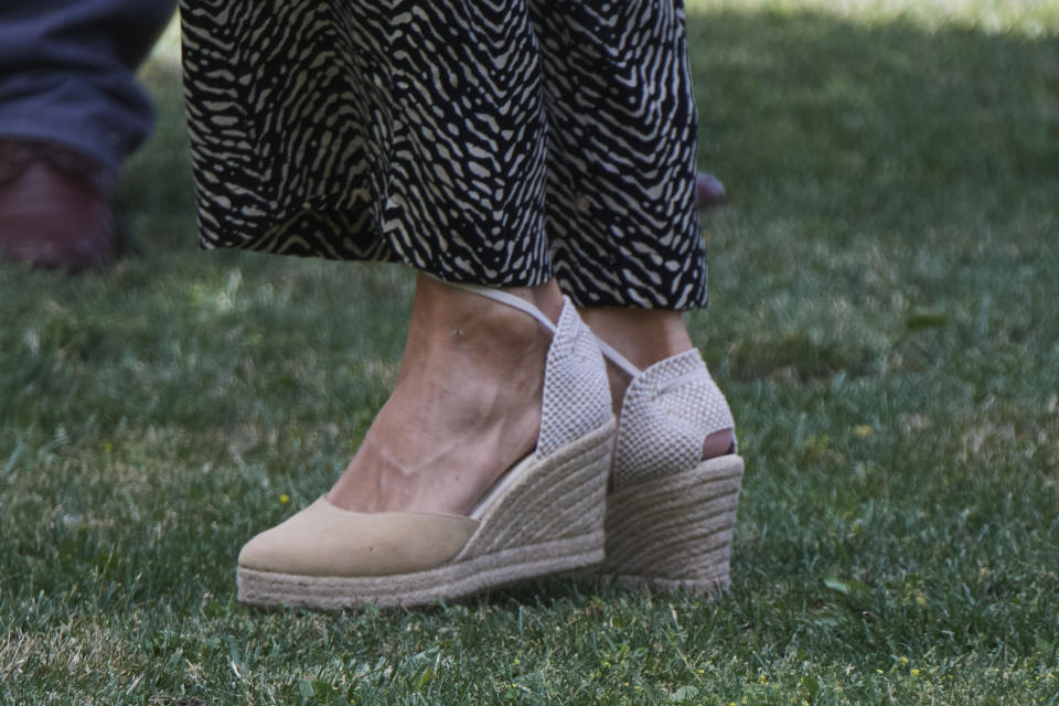 CUENCA, SPAIN - JULY 02: Queen Letizia of Spain, shoes detail,  visit the ASPADEC Association headquarters on July 02, 2020 in Cuenca, Spain. This trip is part of a royal tour that will take King Felipe and Queen Letizia through several Spanish Autonomous Communities with the objective of supporting economic, social and cultural activity after the Coronavirus outbreak. (Photo by Carlos R. Alvarez/WireImage)