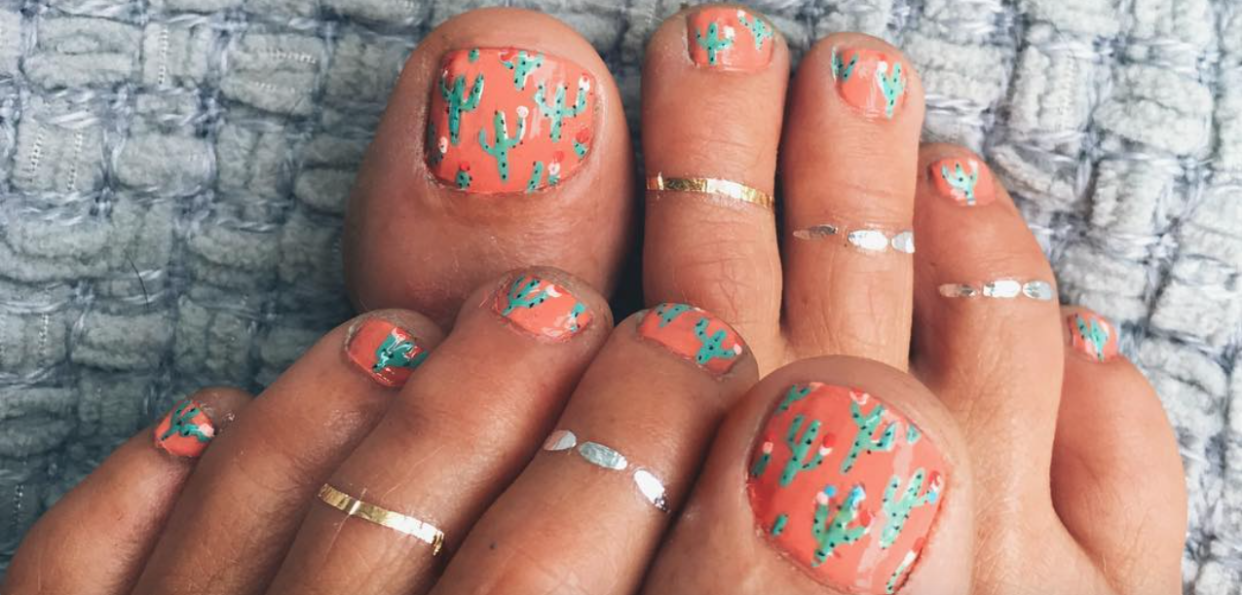 This bright and bubbly lifestyle blogger’s Pinterest toenails are seriously chic