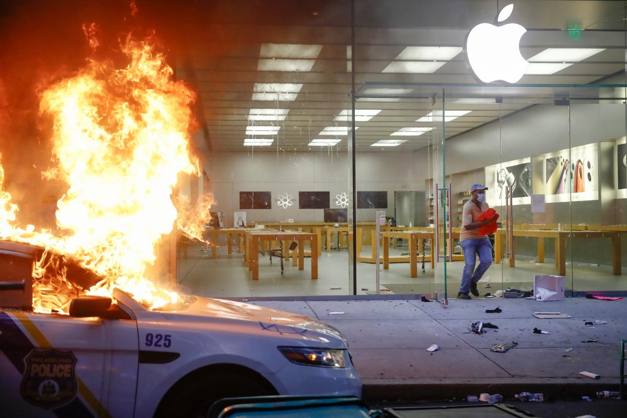 Apple store looted in Minneapolis on May 30