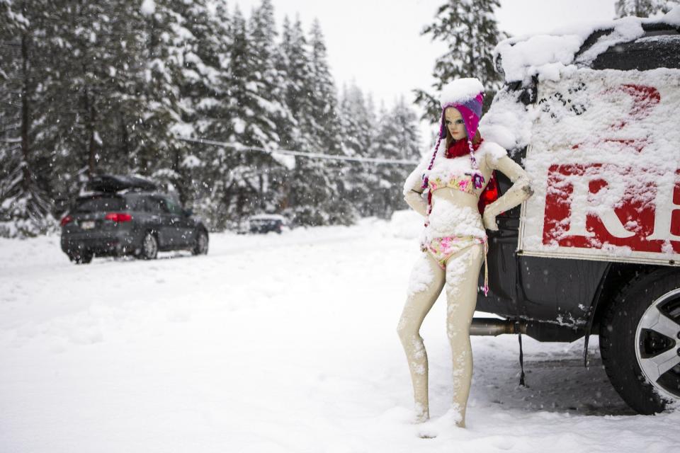 A bikini-clad mannequin advertises ski rentals in Soda Springs, California, February 8, 2014. A winter storm expecting to drop up to three feet of snow has hit the Northern Sierra, offering some relief to the drought-stricken state. REUTERS/Max Whittaker (UNITED STATES - Tags: ENVIRONMENT SOCIETY)