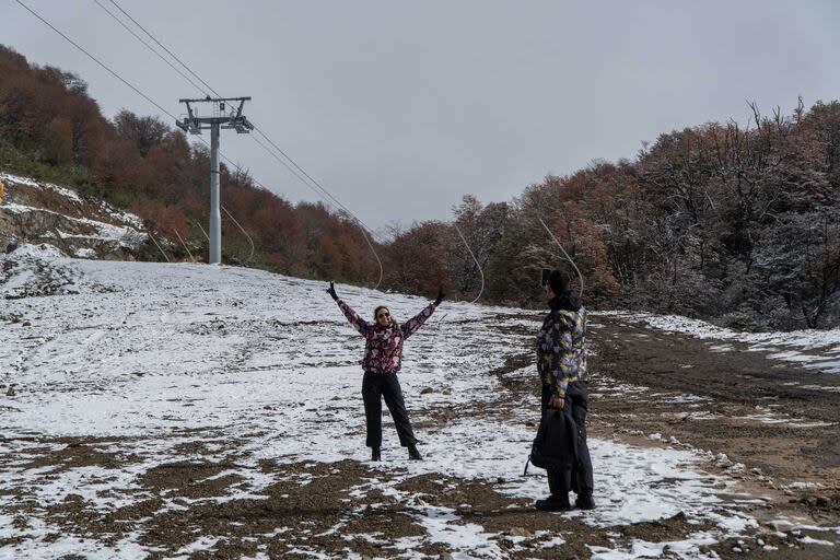 En el cerro Catedral se acumularon algunos centímetros de nieve