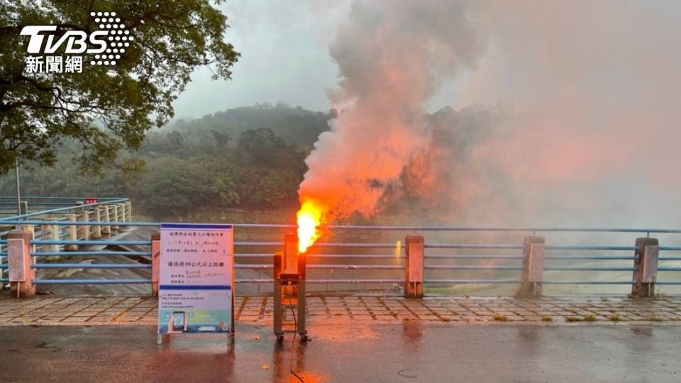 降雨猛烈，時間卻相當短暫無法舒緩水情。（圖／TVBS）