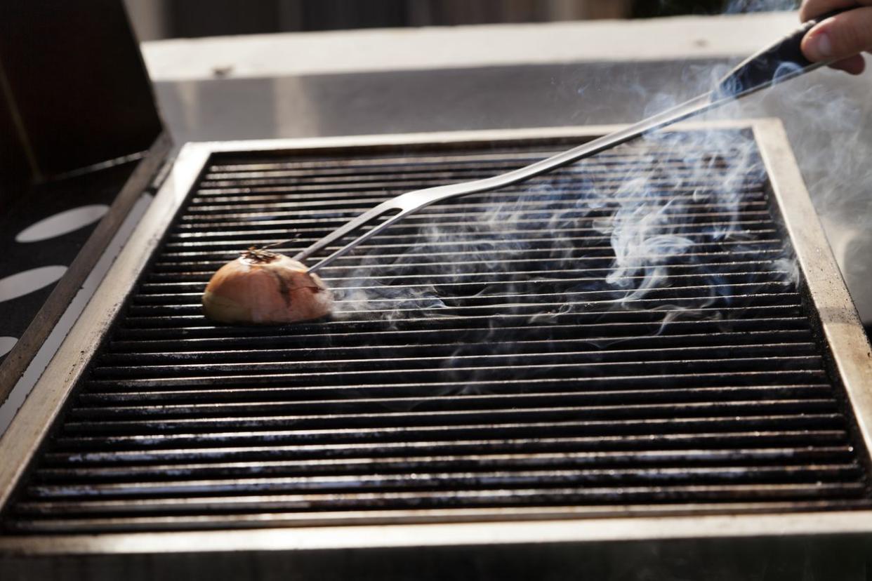 prep grill with onion