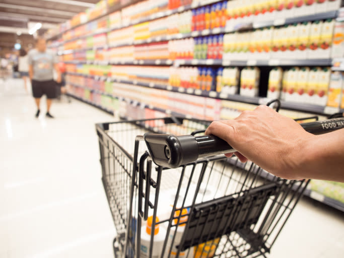 <p>Possibili ritardi nell’approvigionamento dei supermercati. Si calcola che le famiglie più povere dovranno spendere 500 sterline extra all’anno. E alla Gran Bretagna tutto ciò potrebbe costare la perdita di 800 mila posti di lavoro e di 6 punti percentuali del Prodotto interno lordo. (Getty) </p>