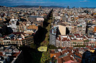 <p>SEPT. 11, 2017 – People march during a demonstration celebrating the Catalan National Day in Barcelona, Spain. The Spanish Northeastern autonomous region celebrates its National Day on September 11 marked by the secession referendum of the next October 1 which was approved by the Catalan Parliament and banned by the Spanish Government. (Photo: David Ramos/Getty Images) </p>