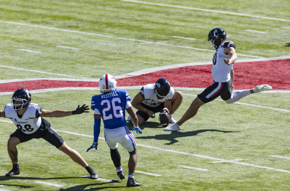 Cincinnati place kicker Ryan Coe (40) kicks an extra point as SMU cornerback Sam Westfall (26) defends during the second half of an NCAA college football game Saturday, Oct. 22, 2022, in Dallas. Cincinnati won 29-27. (AP Photo/Brandon Wade)