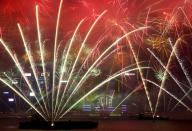 <p>Fireworks explode over the Victoria Harbor during New Year’s Eve to celebrate the start of year 2018 in Hong Kong, Monday, Jan. 1, 2018. (Photo: Kin Cheung/AP) </p>