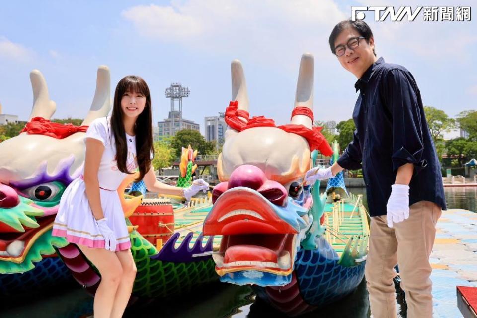 陳其邁、安芝儇為龍舟點睛祈福。（圖／高雄市政府提供）