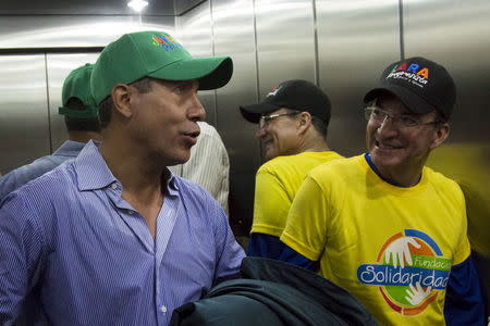 Lara state governor Henri Falcon (L) talks to Interior Secretary Teodoro Campos inside an elevator in Barquisimeto, Venezuela June 11, 2015. REUTERS/Marco Bello