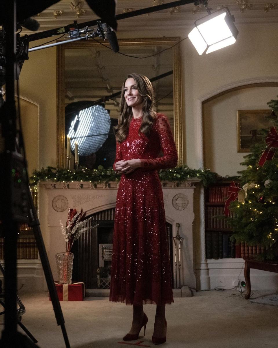 kate middleton red sequined gown christmas carol service