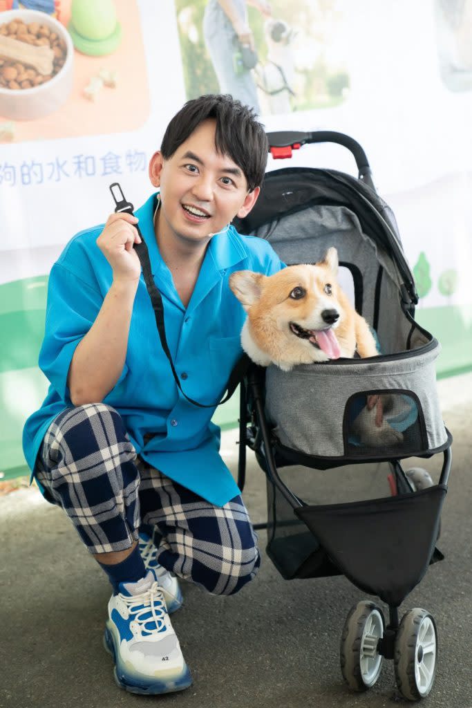 家有愛犬且近期升格為新手爸爸的黃子佼，表示這屆安全節能駕駛體驗營的課程根本是為他量身打造，並對於能宣導正確道安知識相當榮幸。(圖片來源/ Ford)