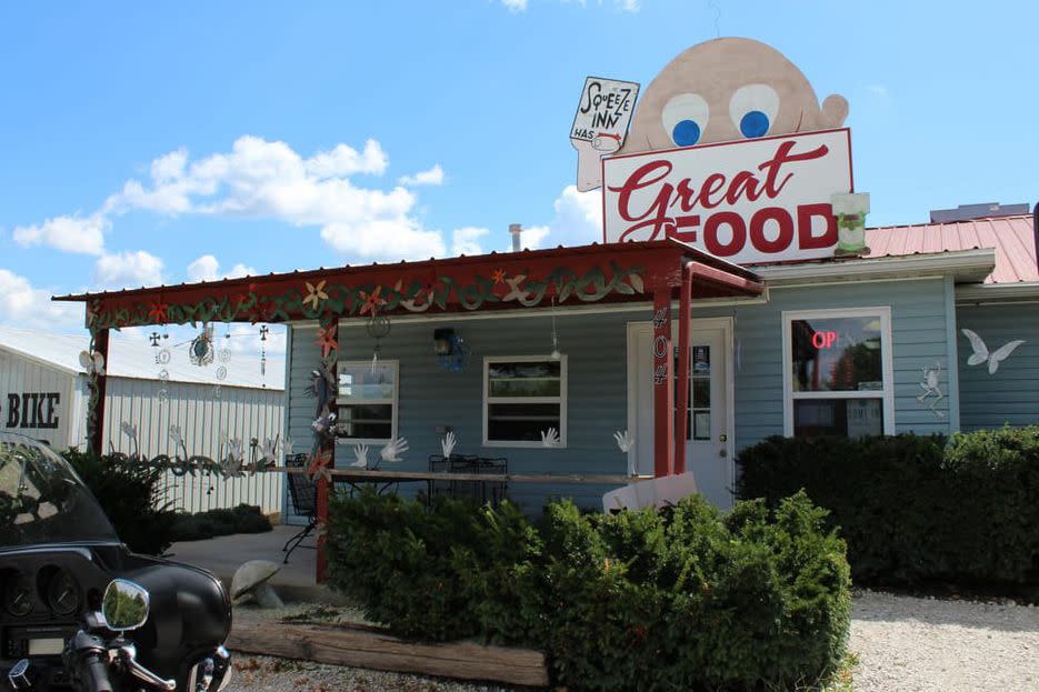 Squeeze Inn, Stockton, Missouri