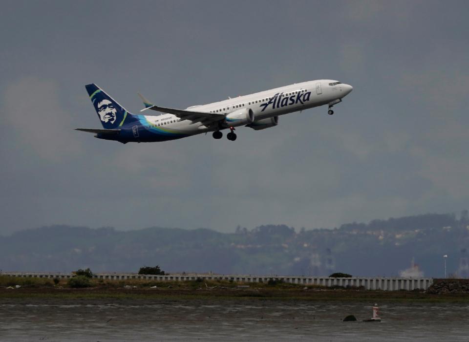 Nachdem Anfang Januar 2024 bei einem Flug von Alaska Airlines ein Rumpfteil aus einer fast neuen 737-9 Max herausgebrochen war, griff die US-Luftfahrtbehörde FAA ein. - Copyright: picture alliance / Xinhua News Agency | Li Jianguo