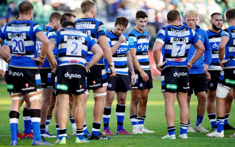 Bath's Danny Cipriani (centre) looking dejected with his teammates after the final whistle of the Gallagher Premiership match at the Recreation Ground, Bath. Picture date: Sunday October 17, 2021. - PA