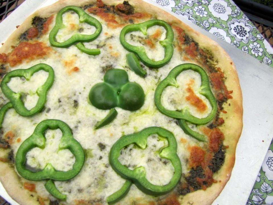 <p>Cooking with Trader Joes</p><p>Taste the luck of the Irish in every bite of this green bell pepper pizza.</p><p><strong>Get the recipe here: <a href="https://www.cookingwithtraderjoes.com/shamrock-pesto-pizza-recipe/" rel="nofollow noopener" target="_blank" data-ylk="slk:Shamrock Pesto Pizza;elm:context_link;itc:0;sec:content-canvas" class="link ">Shamrock Pesto Pizza</a></strong></p>