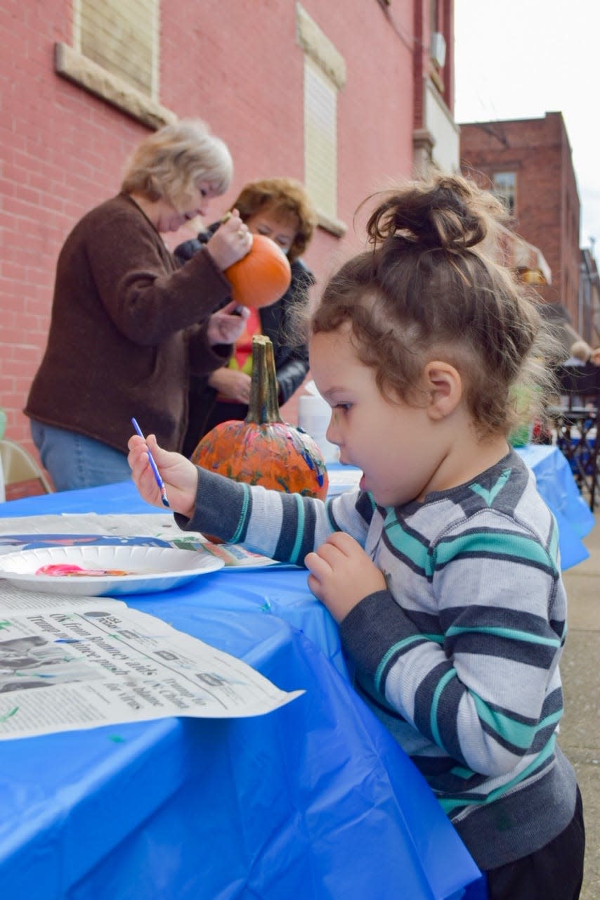 Daylyn Correa, of Cambridge, paints a pumpkin at a previous fall festival.
(Credit: Heather Sevigny, Daily-Jeff.com)