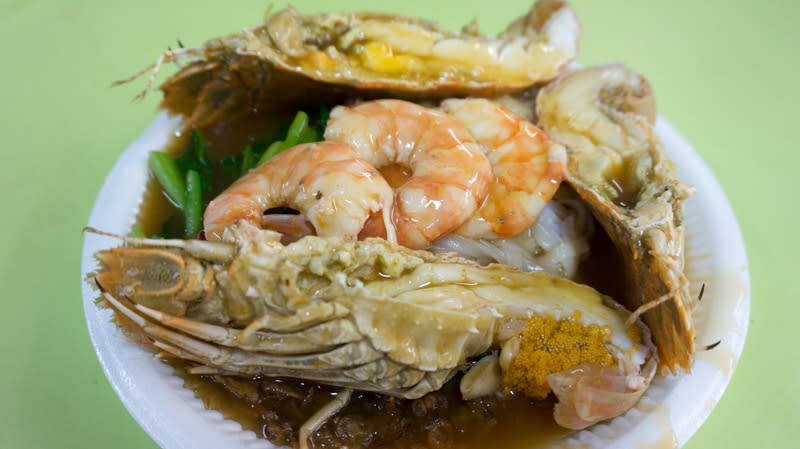 A plate of Crayfish Prawn Hor Fun 