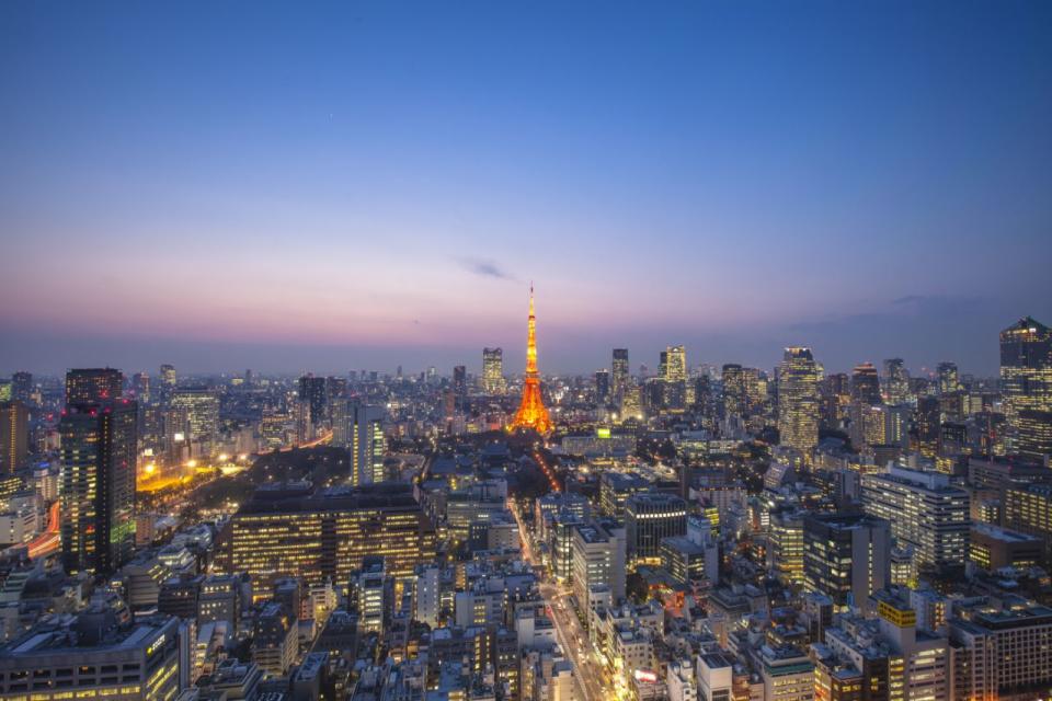 <p><b>3 – Tokio –</b> Completando el podio, Tokio posee 2,2 billones de dólares. Muchos millonarios encuentran ahí la felicidad, especialmente en el ámbito de los bienes inmobiliarios y de lujo.</p>