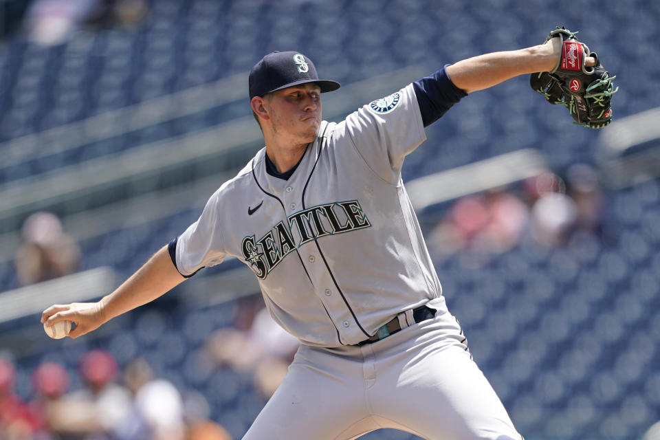Seattle Mariners starting pitcher Chris Flexen throws to the Seattle Mariners in the first inning of the first game of a baseball doubleheader, Wednesday, July 13, 2022, in Washington. (AP Photo/Patrick Semansky)