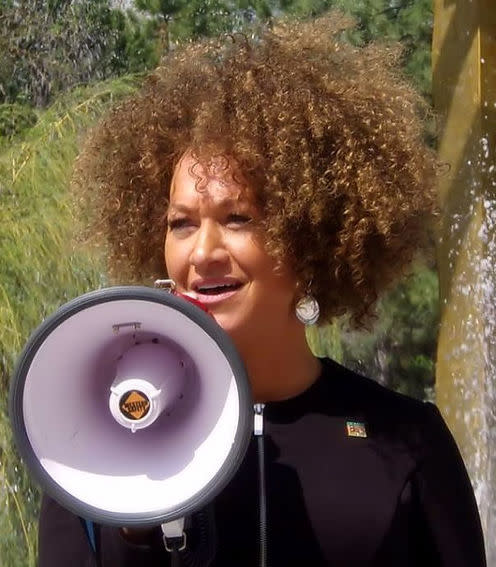 <span class="caption">Rachel Dolezal speaking at Spokane rally, May 2015.</span> <span class="attribution"><a class="link " href="https://en.wikipedia.org/wiki/Rachel_Dolezal#/media/File:Rachel_Dolezal_speaking_at_Spokane_rally_May_2015.jpg" rel="nofollow noopener" target="_blank" data-ylk="slk:Arkathman/Wikipedia;elm:context_link;itc:0;sec:content-canvas">Arkathman/Wikipedia</a>, <a class="link " href="http://creativecommons.org/licenses/by-sa/4.0/" rel="nofollow noopener" target="_blank" data-ylk="slk:CC BY-SA;elm:context_link;itc:0;sec:content-canvas">CC BY-SA</a></span>