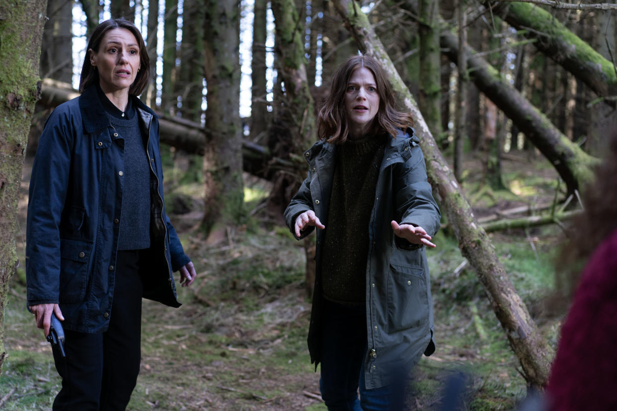 Amy Silva (Suranne Jones), Kirsten Longacre (Rose Leslie) in Vigil S2. (BBC)