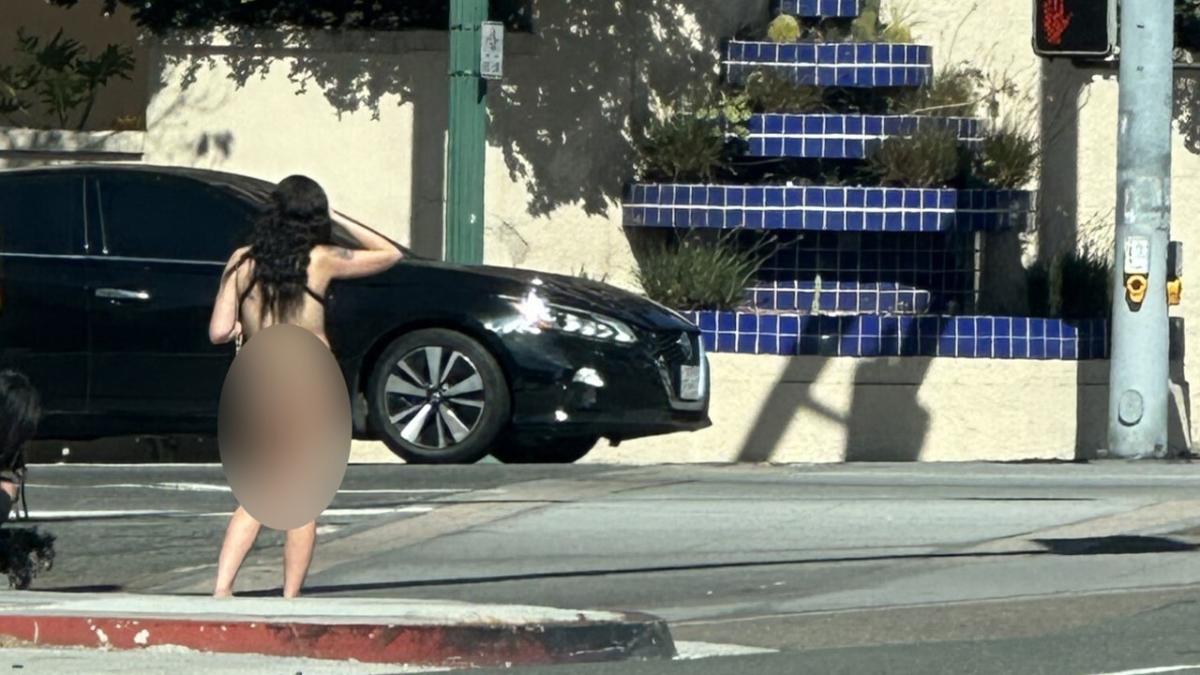 Nearly naked prostitutes prowl streets in broad daylight, but California  law ties police hands: mayor