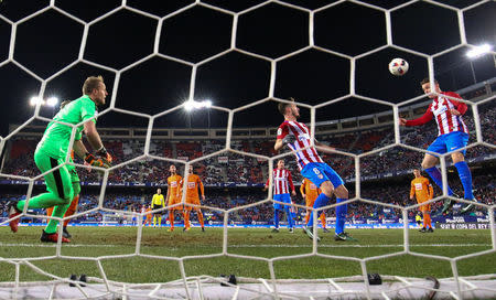 Football Soccer - Atletico Madrid v Eibar - Spanish King's Cup - Vicente Calderon stadium, Madrid, Spain - 19/01/17 - Atletico Madrid's Kevin Gameiro scores his goal. REUTERS/Sergio Perez