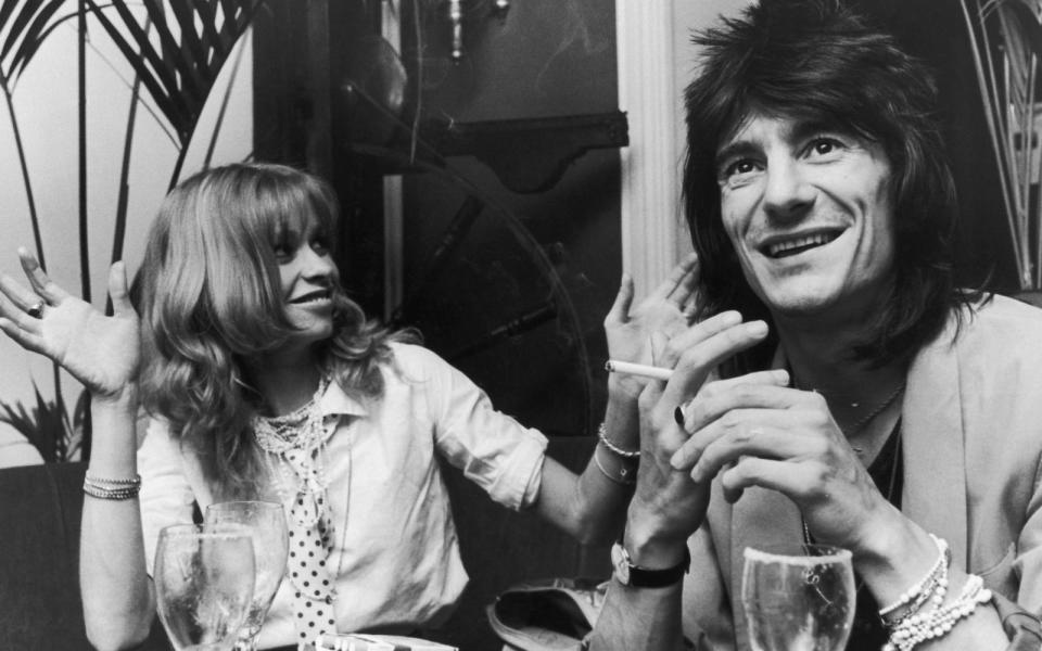 <p>Von 1985 bis 2011 war Rolling Stone Ron Wood mit dem ehemaligen Model Jo Wood verheiratet ... (Bild: Mike Moore/Evening Standard/Hulton Archive/Getty Images)</p> 