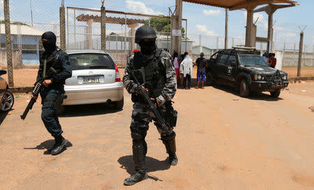 Riot police officers patrol outside a prison after clashes between rival criminal factions in Boa Vista, Brazil, October 17, 2016. REUTERS/JPavani