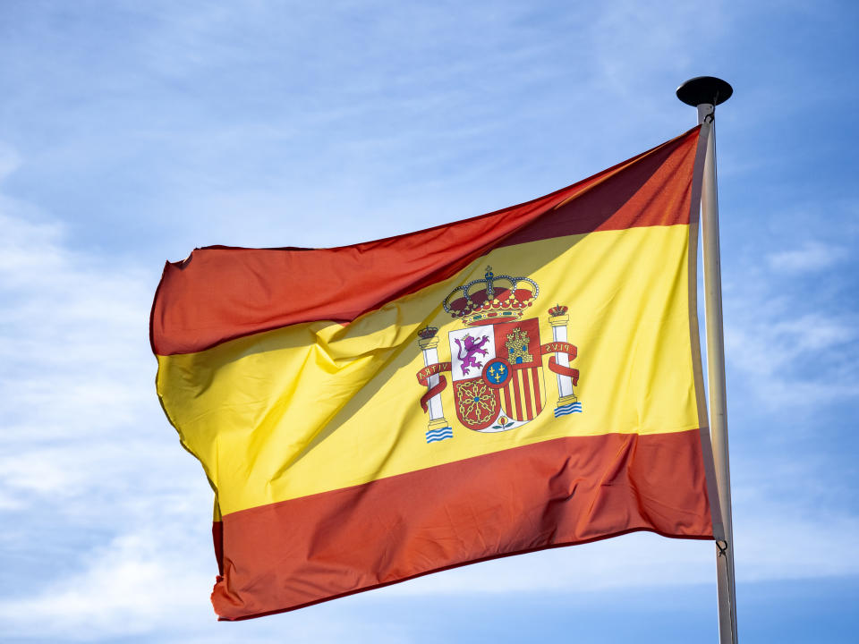 El centro ha mostrado su apoyo a la profesora señalada y aseguran que los alumnos que colocaron la bandera de España cruzaron una línea roja como es faltar el respeto a un docente. (Foto: Getty Images)