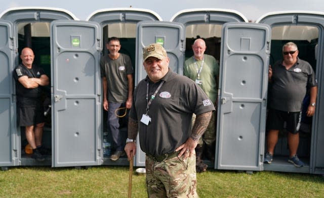 Gary Weaving poses with the four veterans