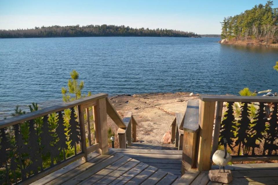 <p>You’re never more than a few steps away from the water. (Airbnb) </p>