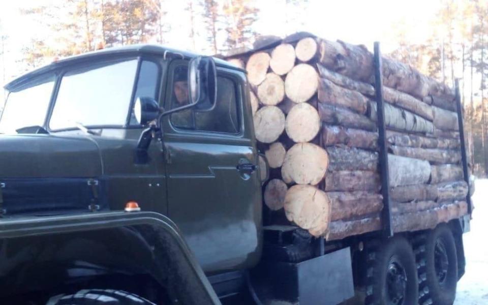 Russia disguises a fuel truck with logs - Andriy Tsaplienko